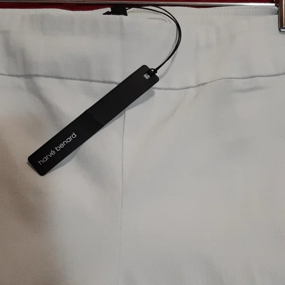 Harve Benard size 10 bright white capri pants. - Picture 3 of 4